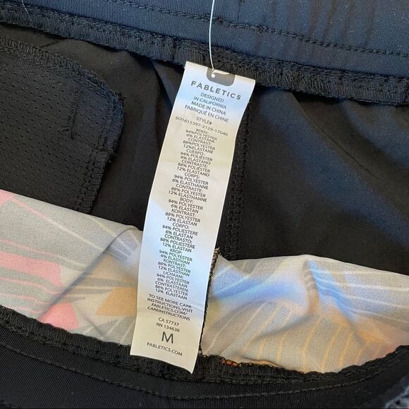 Women’s Fabletics Carrie shorts size M - Picture 3 of 5
